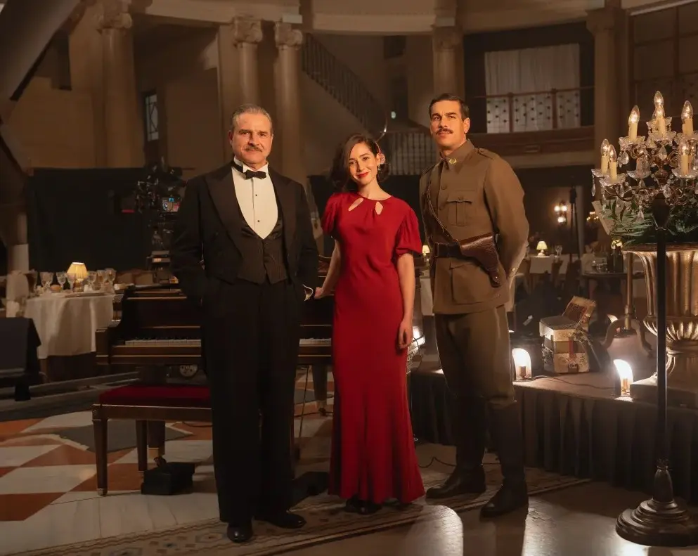 Escena de La Cena (2025), nominada a Mejor Vestuario en los Premios Goya 2026