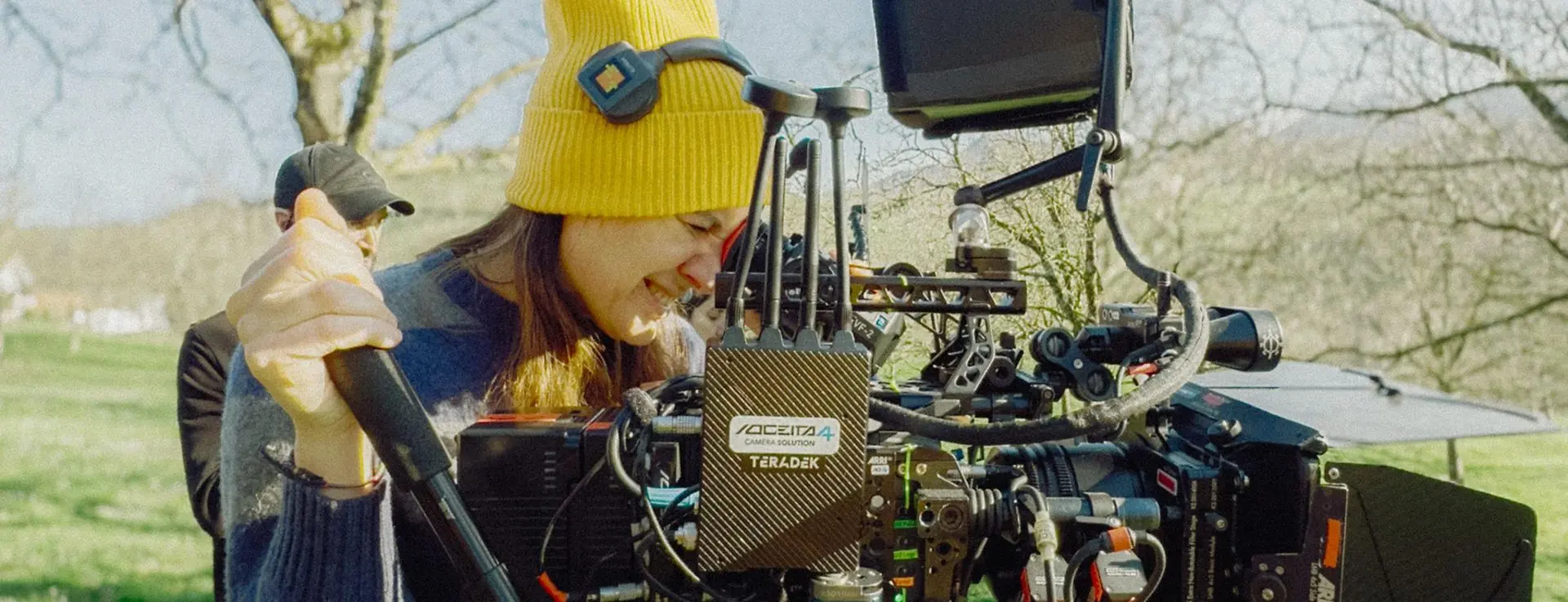 Bet Rourich trabajando en rodaje como directora de fotografía