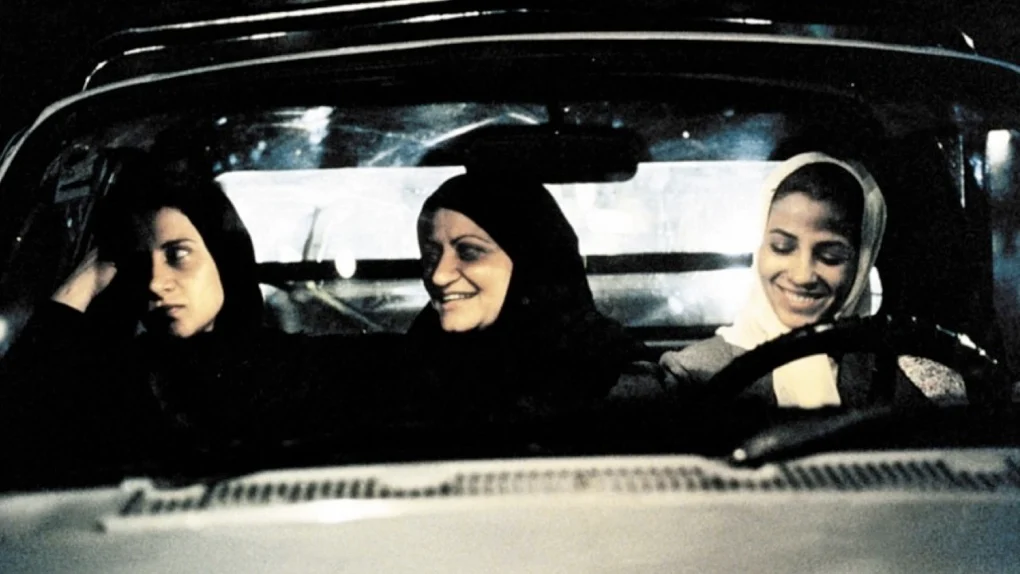 Tres mujeres en coche en El círculo (2000) de Jafar Panahi