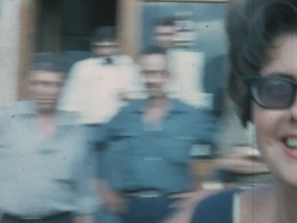 Miquelina Finet bailando una sardana en Erem, una gran familia (2024)