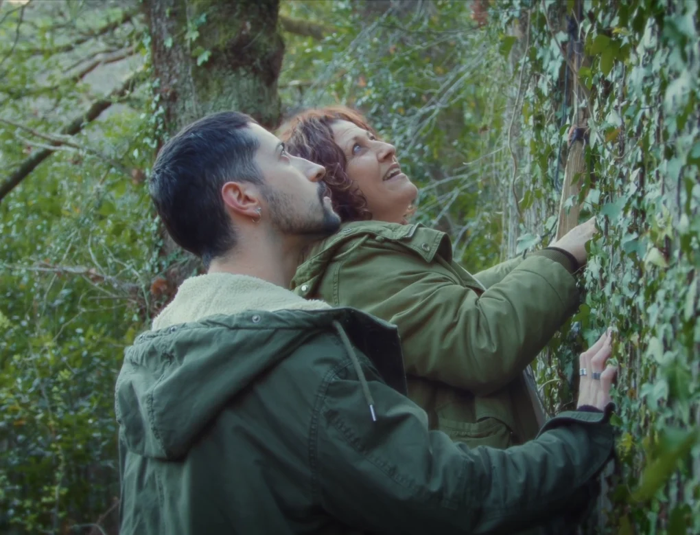 Rodrigo Agüera junto a su tía Montse en el cortometraje Una mujer que conocí llamada Yudita