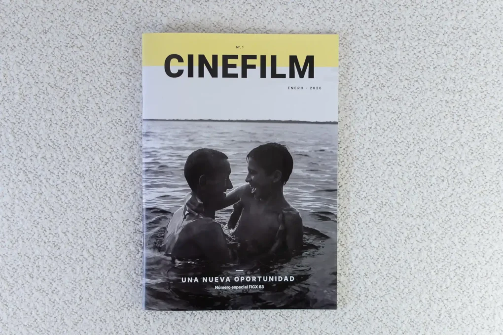 Portada de la revista CineFilm número 1 sobre fondo claro
