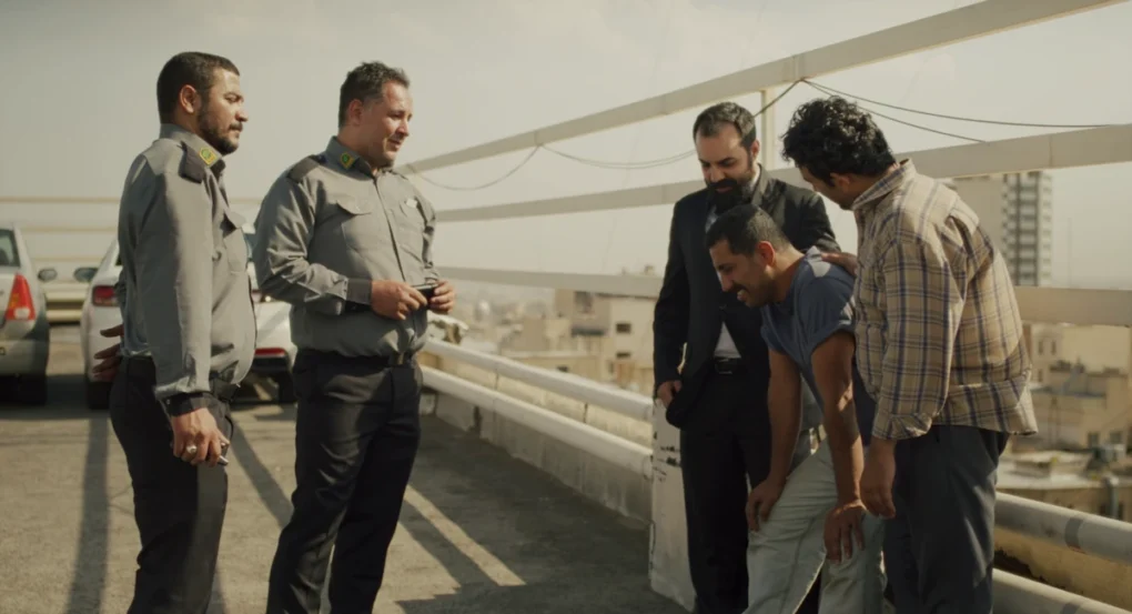 Un simple accidente (2025) escena en el puente